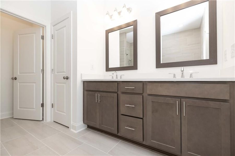 dual sinks, undermount, framed mirrors
Pictures represent a previously built home not the actual home dual sinks, undermount, framed mirrors
Pictures represent a previously built home not the actual home