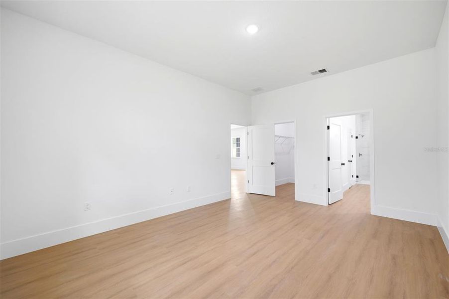 Spacious, unfurnished interior of a new home in , Ocala (Image 14).