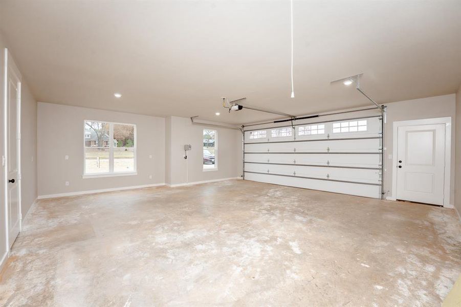 Spacious, unfurnished interior of a new home in , Tyler (Image 17).