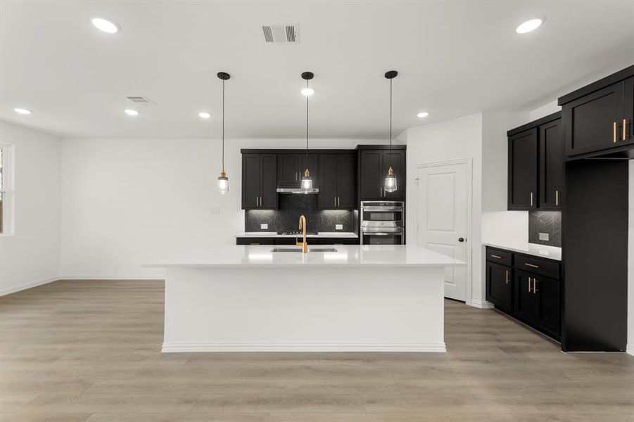 05. 1512 Abbott - Kitchen 05. 1512 Abbott - Kitchen