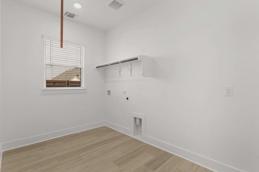 Spacious, unfurnished interior of a new home in Broken Oak, Georgetown (Image 20).