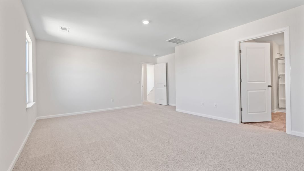 Spacious, unfurnished interior of a new home in Woodglen, Piedmont (Image 24).
