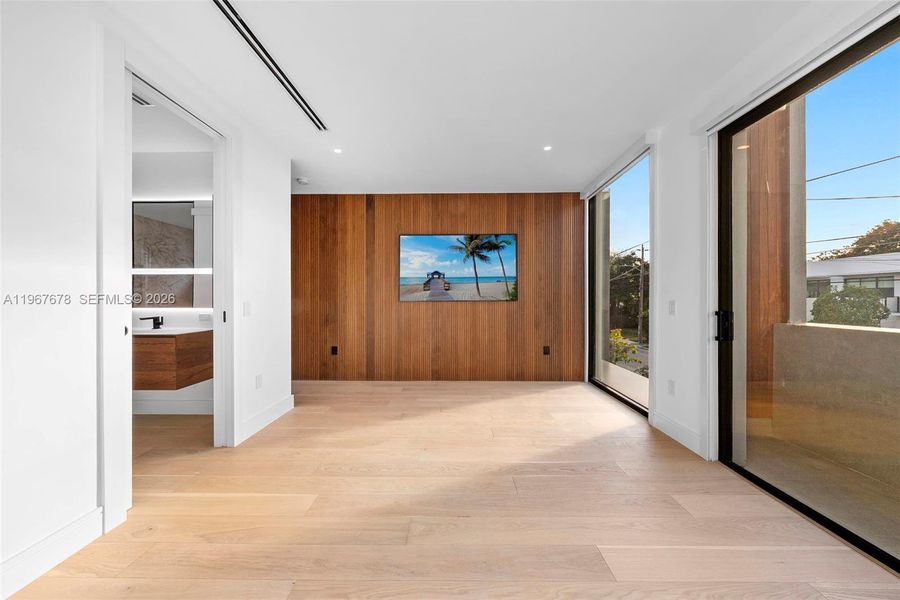 Spacious, unfurnished interior of a new home in , Miami (Image 84).