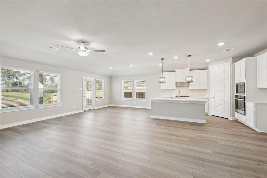 Photo is not of the actual home but is an inspirational photo of builder’s model home and may depict options, furnishings, and/or decorator features that are not included. Photo is not of the actual home but is an inspirational photo of builder’s model home and may depict options, furnishings, and/or decorator features that are not included.