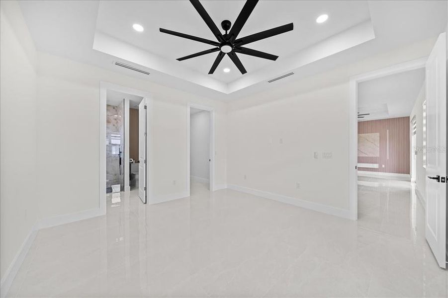 Spacious, unfurnished interior of a new home in , Lehigh Acres (Image 25).