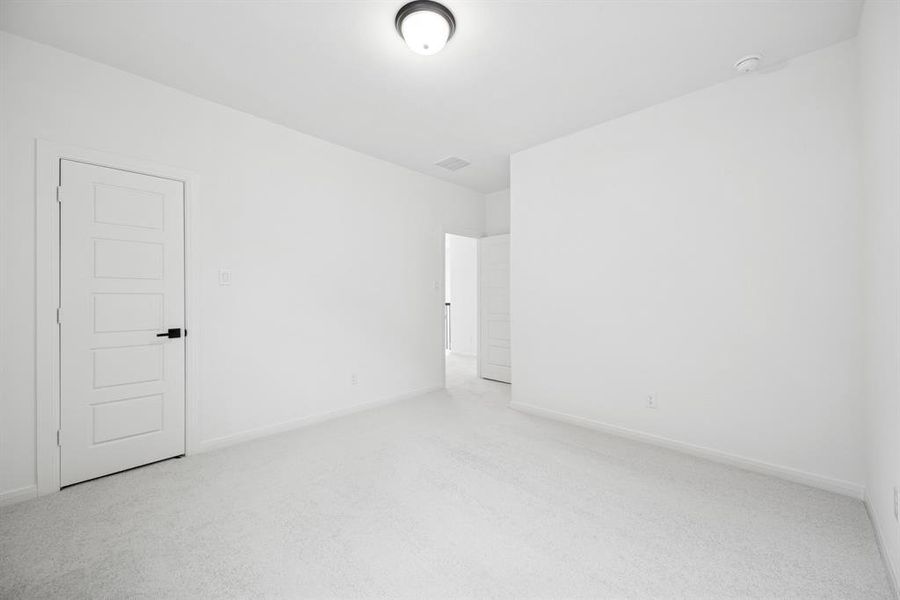 Spacious, unfurnished interior of a new home in Mantua Point Gardens, Van Alstyne (Image 29).