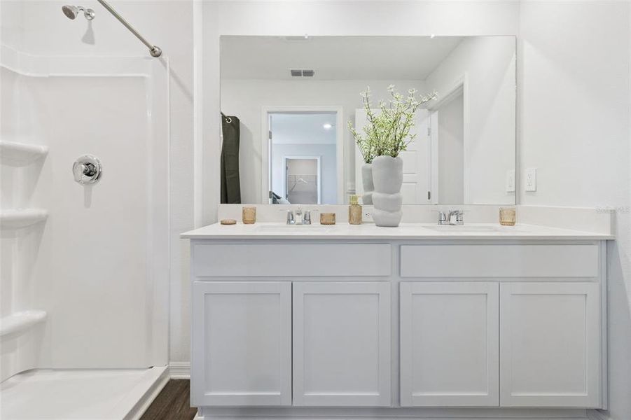 Furnished interior view inside a new home in , Tavares (Image 16).