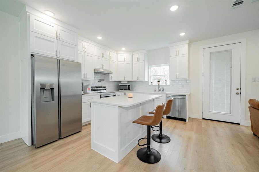 Furnished interior view inside a new home in , Gun Barrel City (Image 16).