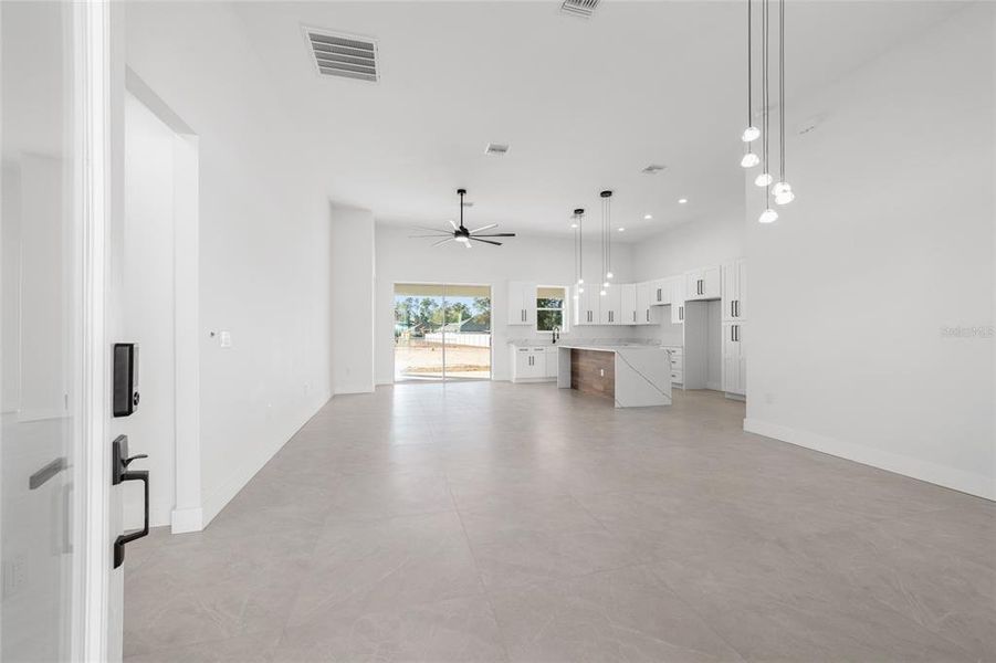 Spacious, unfurnished interior of a new home in , Ocala (Image 22).