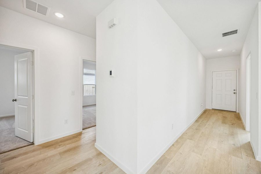 Spacious, unfurnished interior of a new home in Stokesbury, Waller (Image 28).