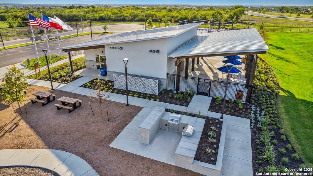 Image 36 of a home in Avenida.