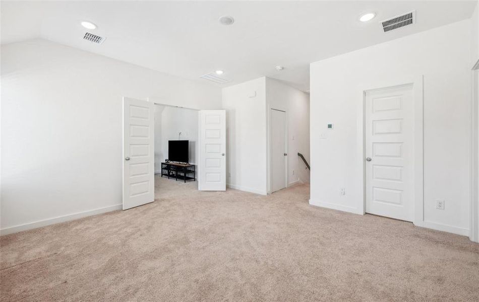 Spacious, unfurnished interior of a new home in , Fort Worth (Image 21).
