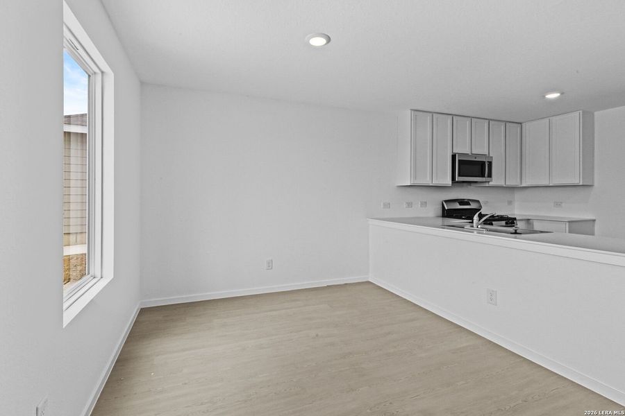 Spacious, unfurnished interior of a new home in Spring Grove, St. Hedwig (Image 23).