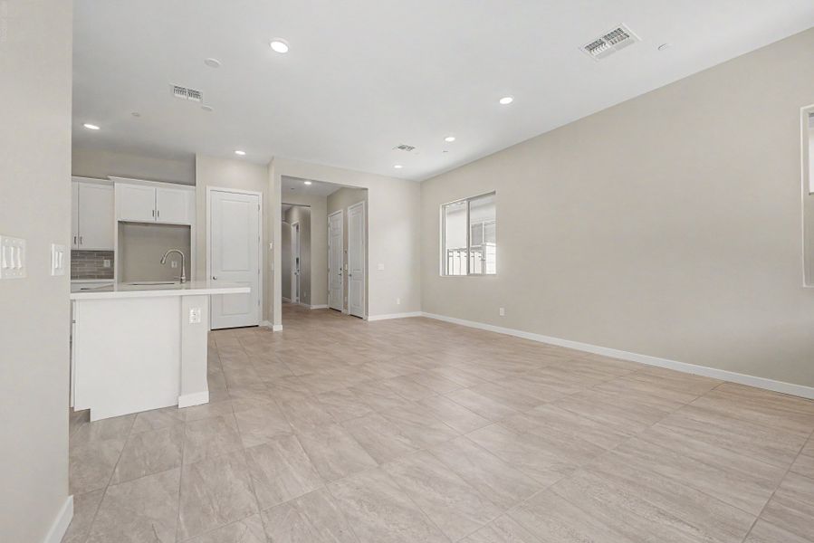 Spacious, unfurnished interior of a new home in Mira Vista at Victory, Buckeye (Image 6).
