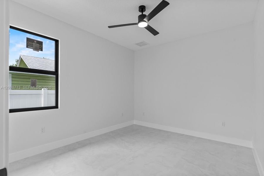 Spacious, unfurnished interior of a new home in , Tampa (Image 36).