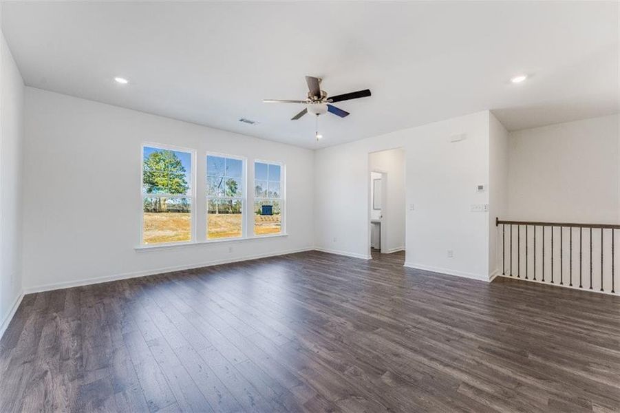 Spacious, unfurnished interior of a new home in Auburn Glen, Dacula (Image 15).