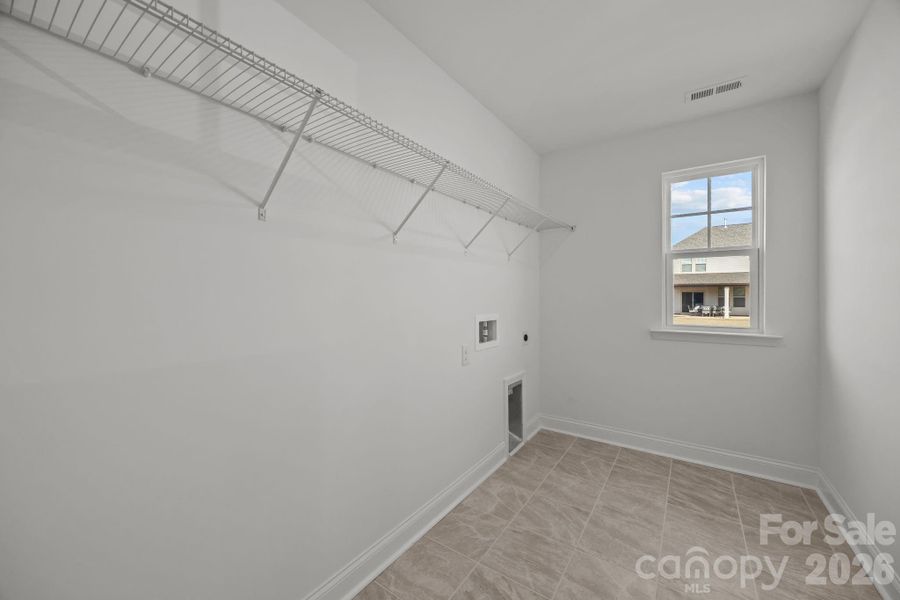 Spacious, unfurnished interior of a new home in Lakeside Glen, York (Image 35). Spacious, unfurnished interior of a new home in Lakeside Glen, York (Image 35).