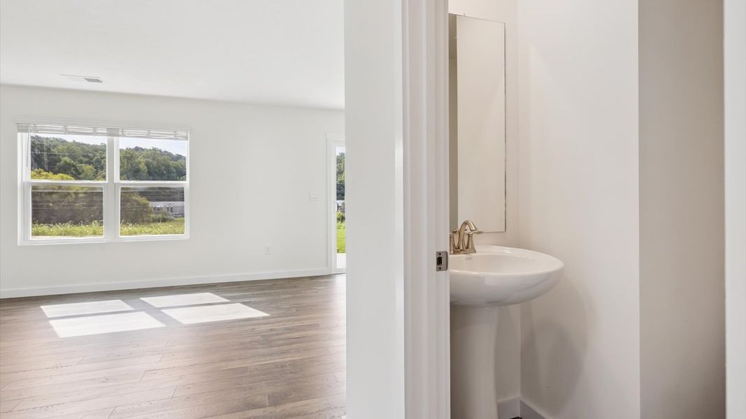 Furnished interior view inside a new home in Emory Creek, Harriman (Image 9).