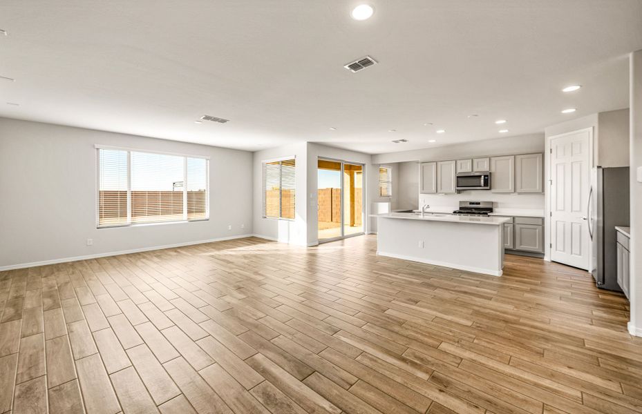 Spacious, unfurnished interior of a new home in Visara, Surprise (Image 22).