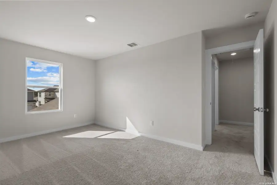 Spacious, unfurnished interior of a new home in Summerlin, San Antonio (Image 25).