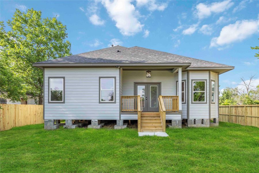 Spacious Backyard! Great for entertaining! Spacious Backyard! Great for entertaining!