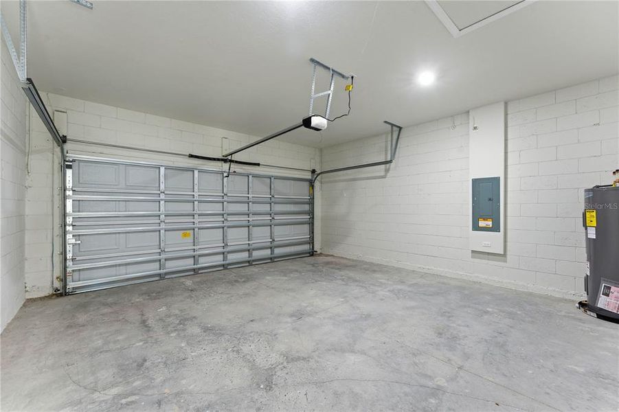 Spacious, unfurnished interior of a new home in , Ocala (Image 19).