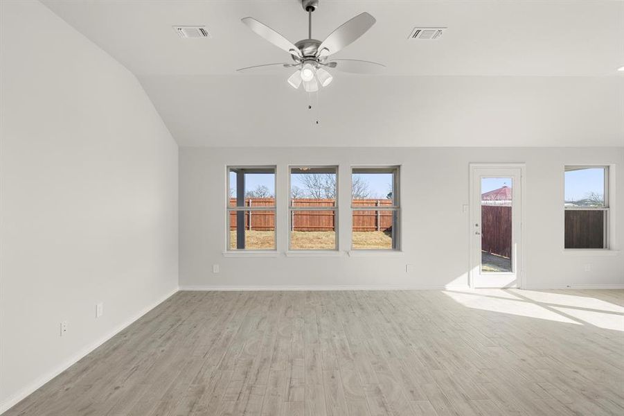 08. 7704 Kingfisher - Family