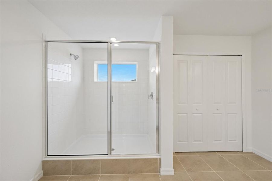 Spacious, unfurnished interior of a new home in Southpointe, Palmetto (Image 21). Spacious, unfurnished interior of a new home in Southpointe, Palmetto (Image 21).