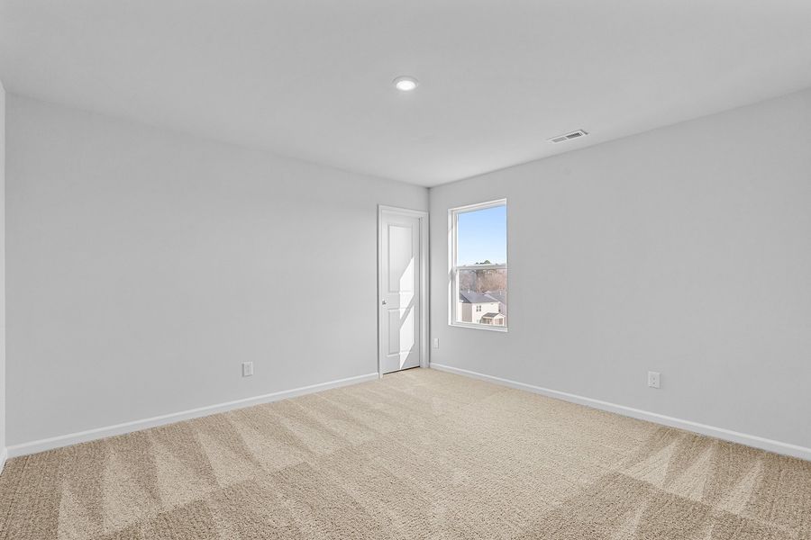 Spacious, unfurnished interior of a new home in Hanes Lake, Winston-Salem (Image 29).