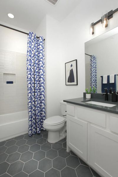 Brookdale II Full Bathroom