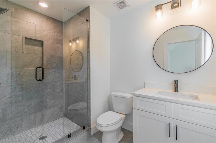 Furnished interior view inside a new home in , Gainesville (Image 12).