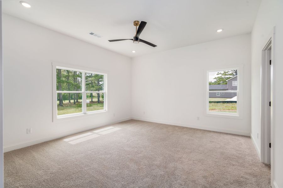 Spacious, unfurnished interior of a new home in The Reserve at Reidsboro, Williamson (Image 38).