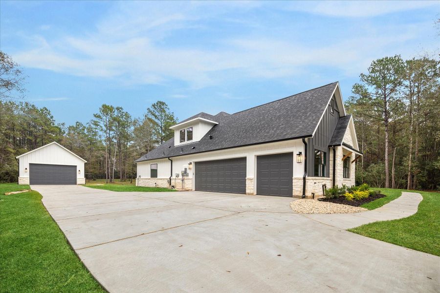 Front exterior of a new home in , Huntsville, TX, highlighting curb appeal (Image 1). Front exterior of a new home in , Huntsville, TX, highlighting curb appeal (Image 1).