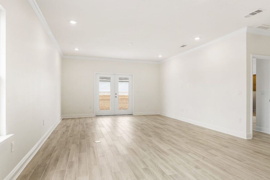 Spacious, unfurnished interior of a new home in Natureview, Freeport (Image 23).