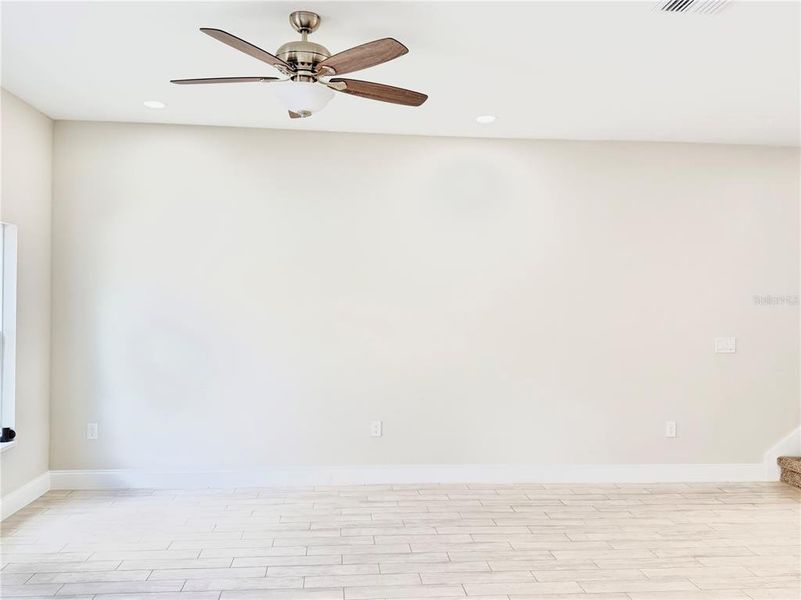 Spacious, unfurnished interior of a new home in , Orlando (Image 4).
