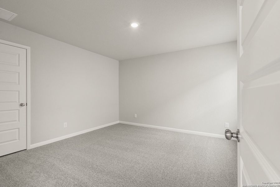 Spacious, unfurnished interior of a new home in Cinco Lakes, San Antonio (Image 22).
