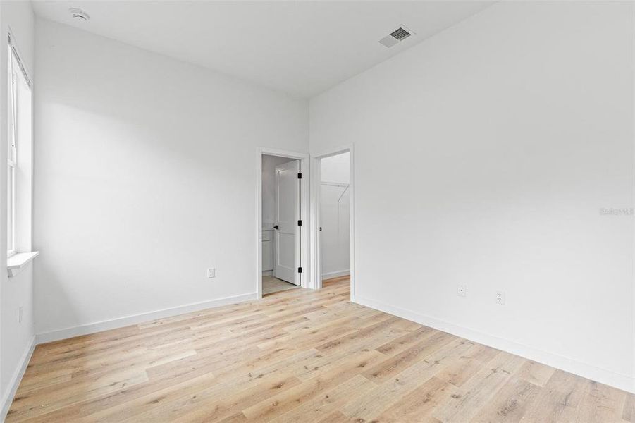 Spacious, unfurnished interior of a new home in , Citrus Springs (Image 20).
