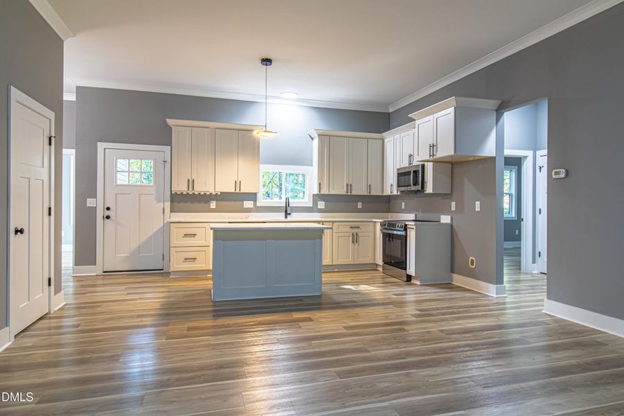OPEN KITCHEN