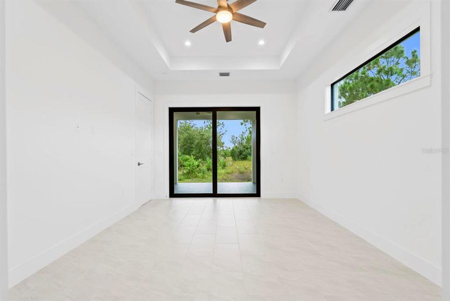 Spacious, unfurnished interior of a new home in , Naples (Image 23).