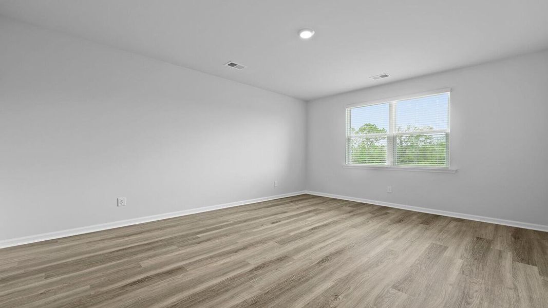 Spacious, unfurnished interior of a new home in Carolina Groves, Moncks Corner (Image 19).