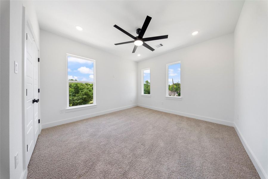 Spacious, unfurnished interior of a new home in , Houston (Image 13).
