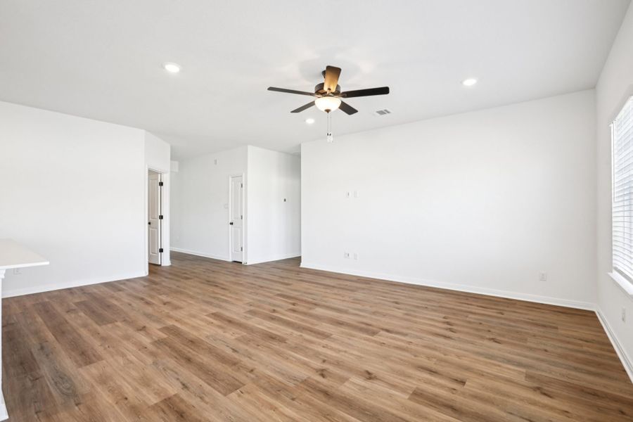 Spacious, unfurnished interior of a new home in Cool Water at Sonterra, Jarrell (Image 17).