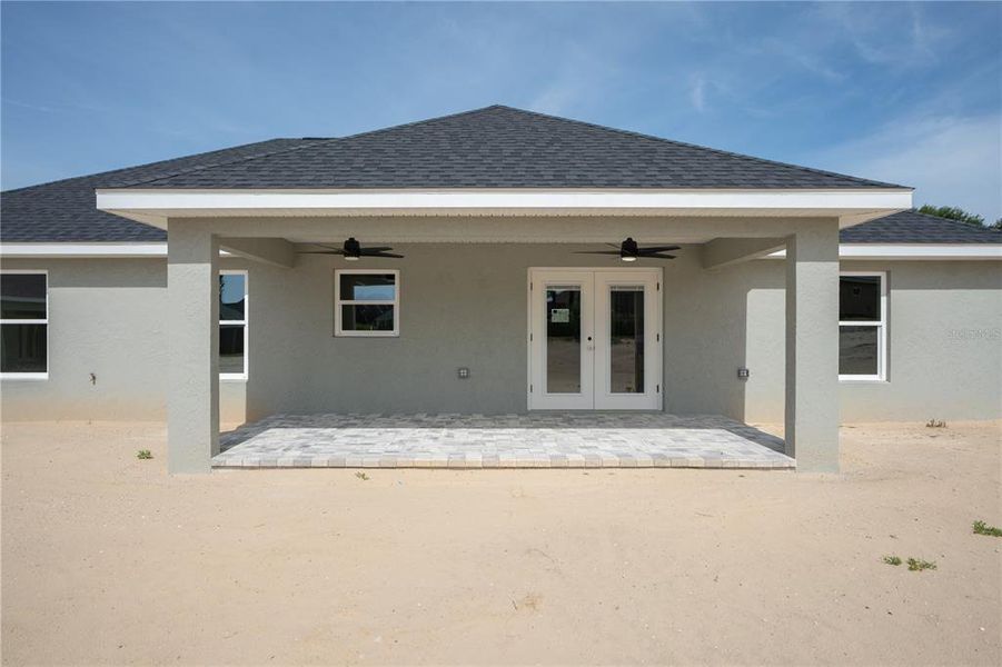 Exterior details and patio area of a home in , Dunnellon (Image 16).