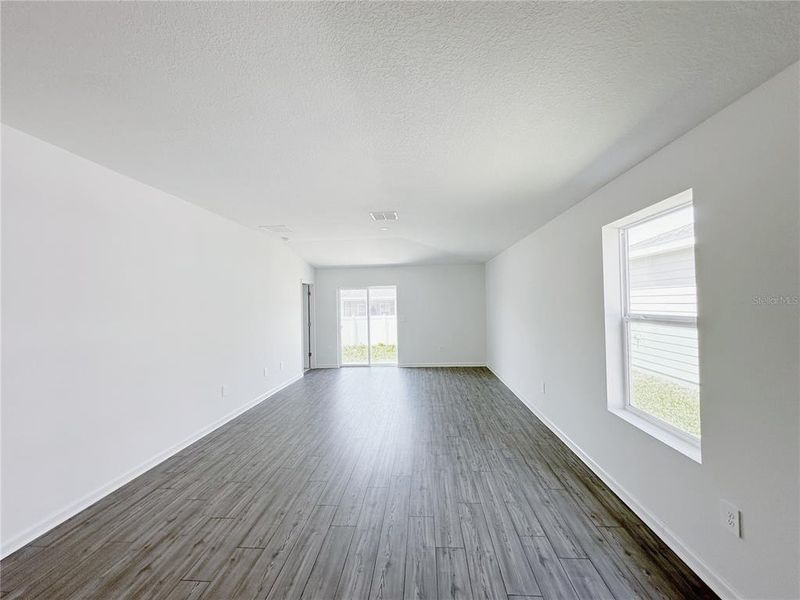 Spacious, unfurnished interior of a new home in , Ocala (Image 8).