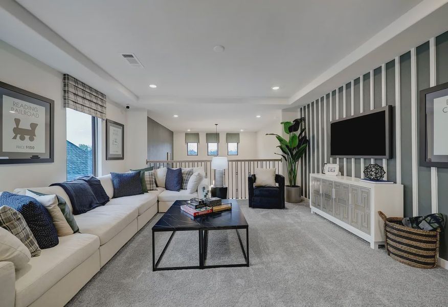 Plan 3059 loft - staged - 16 of 19