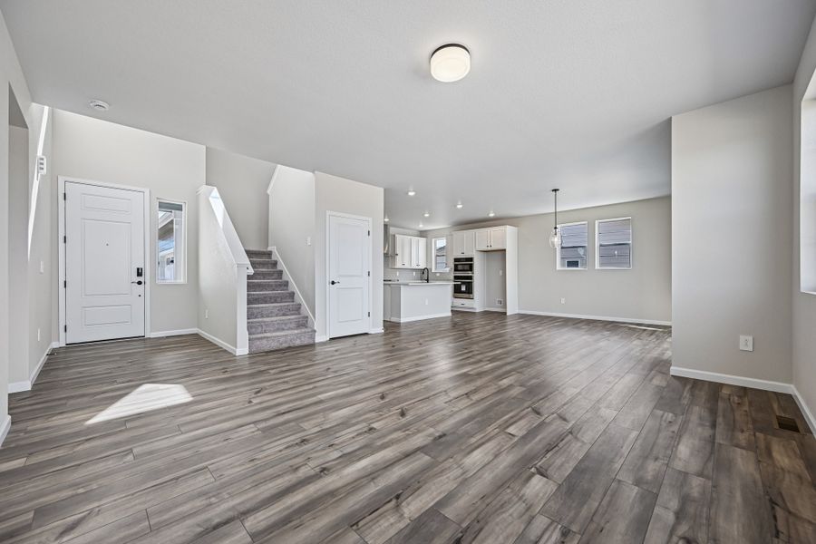 Spacious, unfurnished interior of a new home in The Aurora Highlands, Aurora (Image 11).