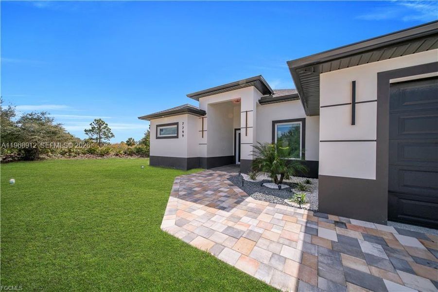 Exterior details and patio area of a home in , Labelle (Image 24).