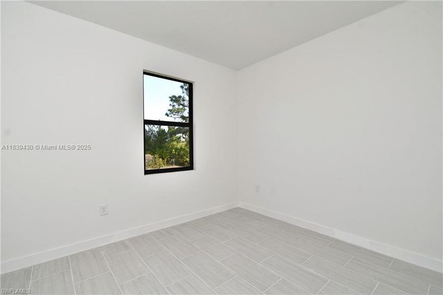 Spacious, unfurnished interior of a new home in , Lehigh Acres (Image 18).