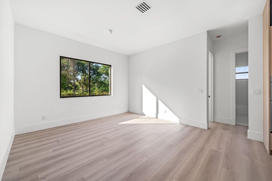 Spacious, unfurnished interior of a new home in , Loxahatchee (Image 18).