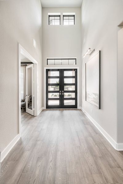 Representative unfurnished interior of a home built from the Sauvignon by Tri Pointe Homes in The Estates at James Lane, Fulshear (Image 21).